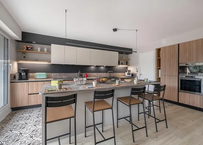 Triplex Pour 12 - 400m De La Des Libraires *